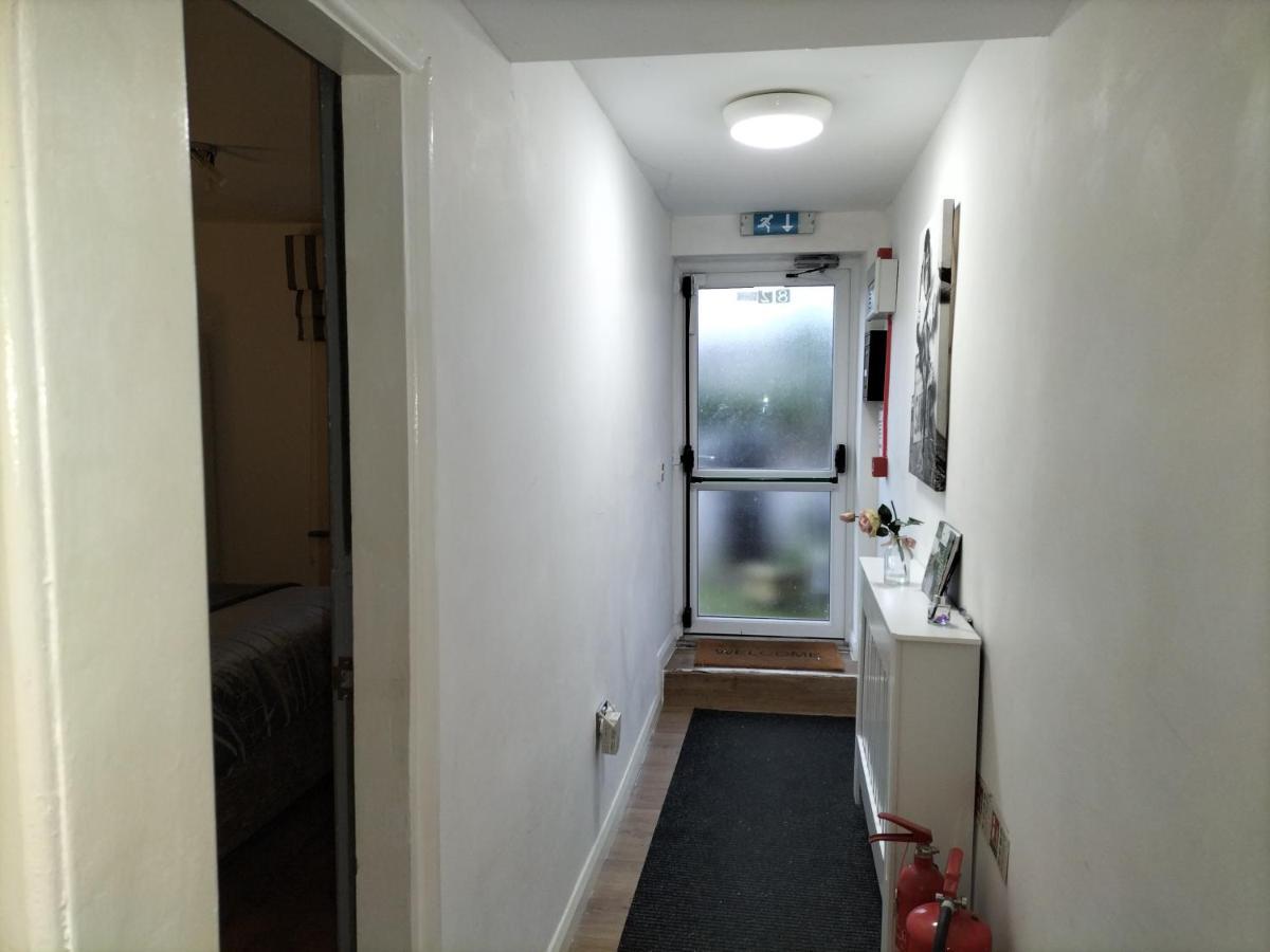 The New Accommodation Free Complementary Breakfast Tibshelf Екстер'єр фото